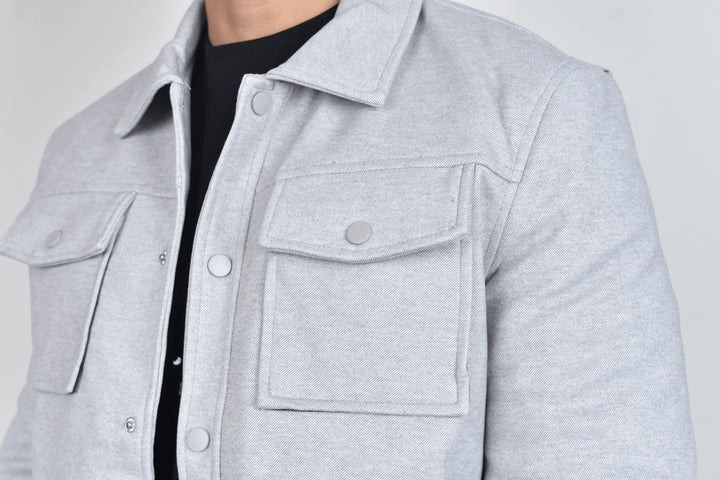 Abrigo Corto Bastien Gris Moller Detalle Pecho