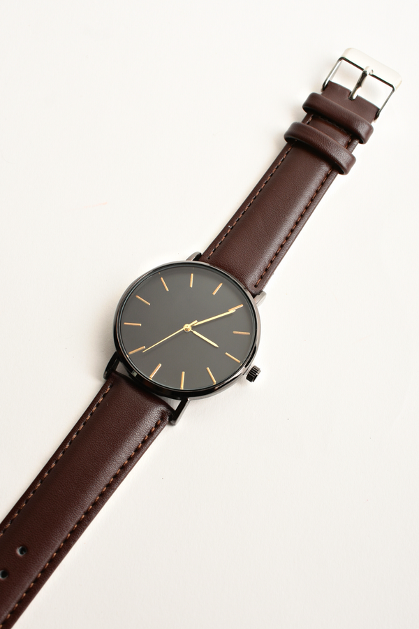 Reloj Negro Manecillas Doradas Correa Café Obscuro Cuero Genuino