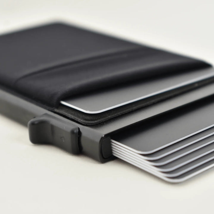 Tarjetero Minimalista Negro Moller Vista Detalles