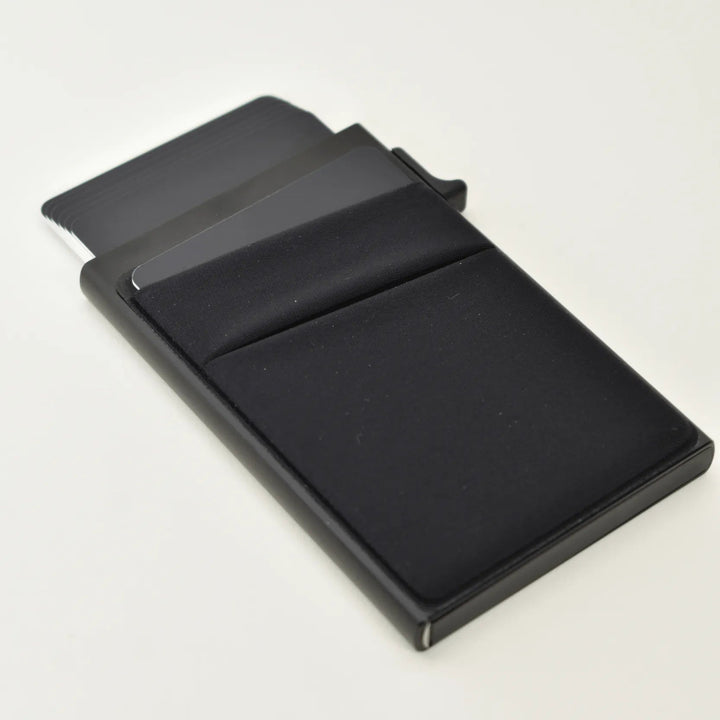 Tarjetero Minimalista Negro Moller Vista General Frontal