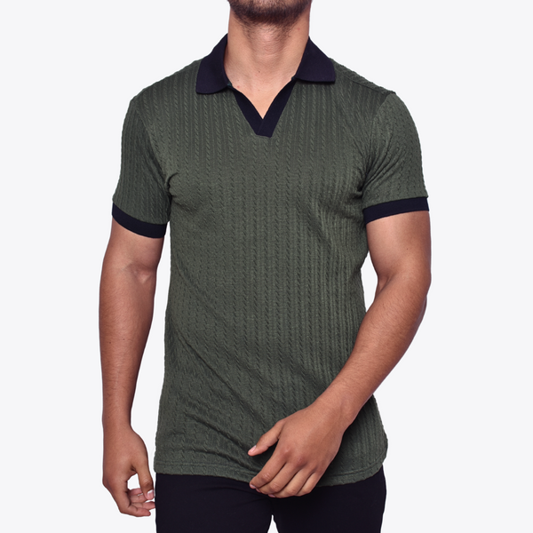 Polo M.C Detalle Cuello Negro Tejido Delgado Vertical Verde